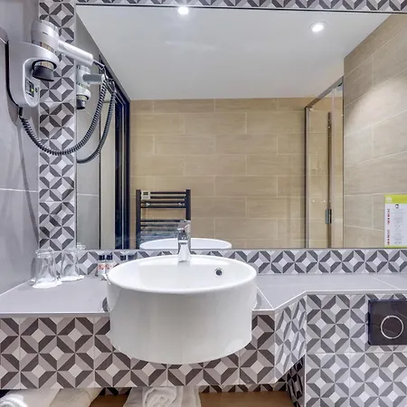 Lucien & Marinette Hotel 3*