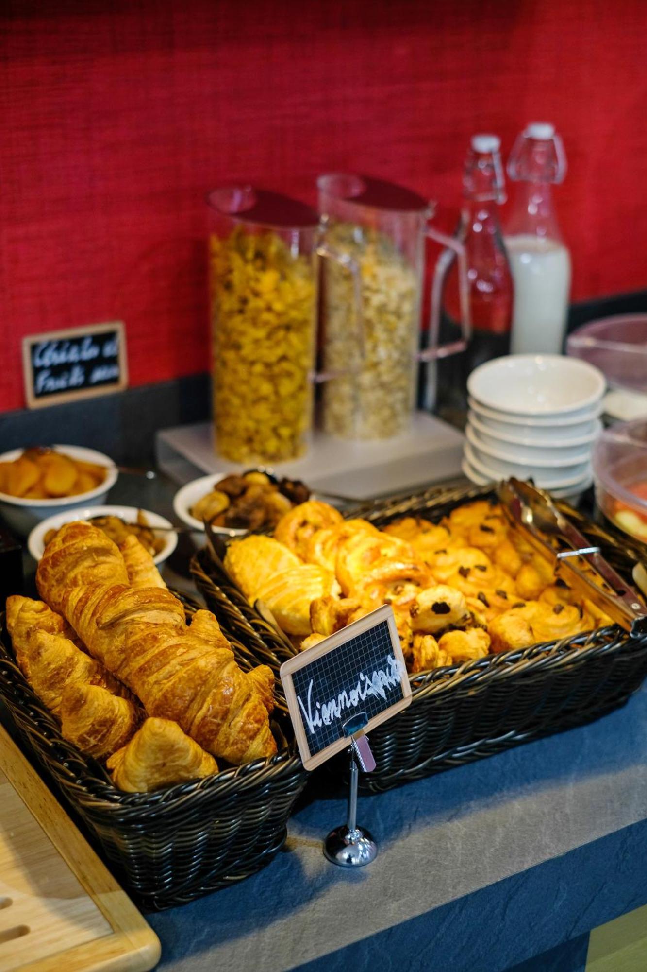 Lucien & Marinette 3*