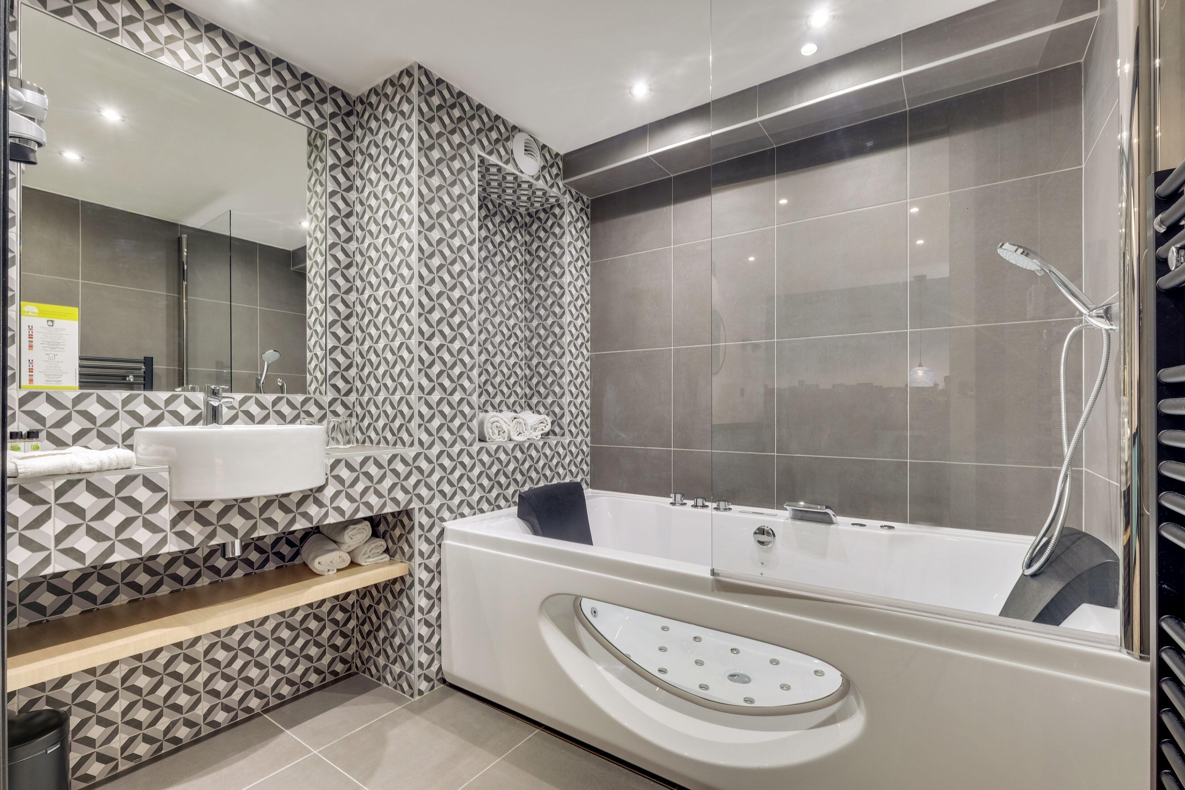 Lucien & Marinette 3*